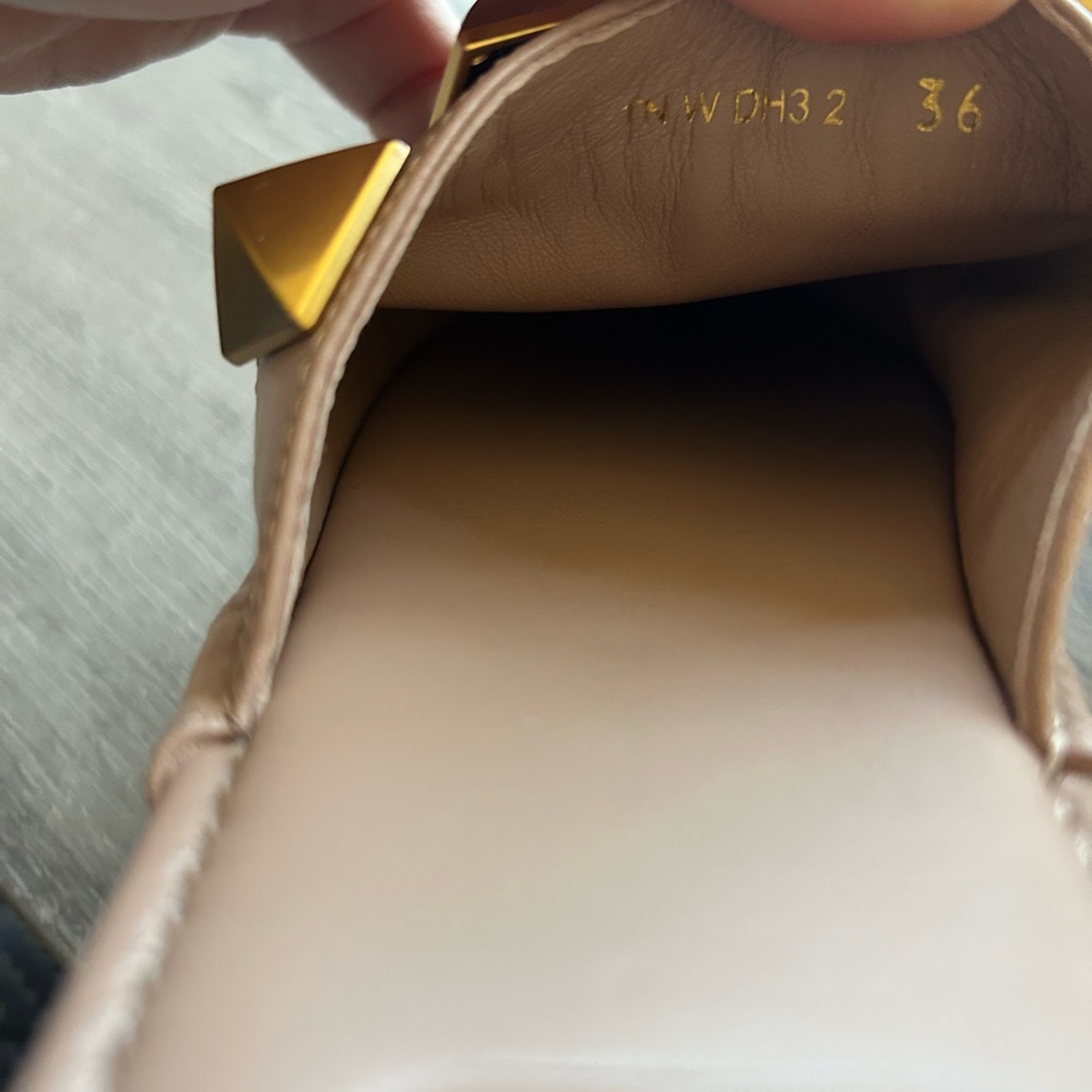 💛SOLD 💛VALENTINO GARAVANI Calfskin Roman Stud Flat Slippers - Picture 9 of 13